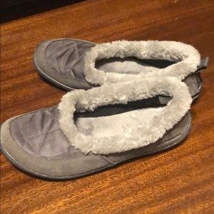 Super Comfy/Warm lined Columbia slip ons 7